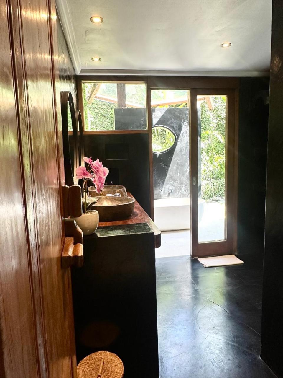 The Apartments Umalas Canggu Екстериор снимка